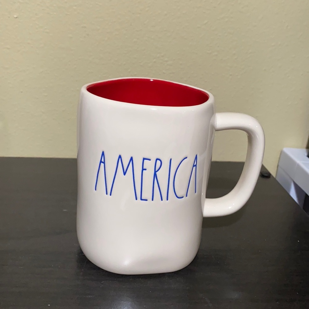 New Rae Dunn America ceramic mug
